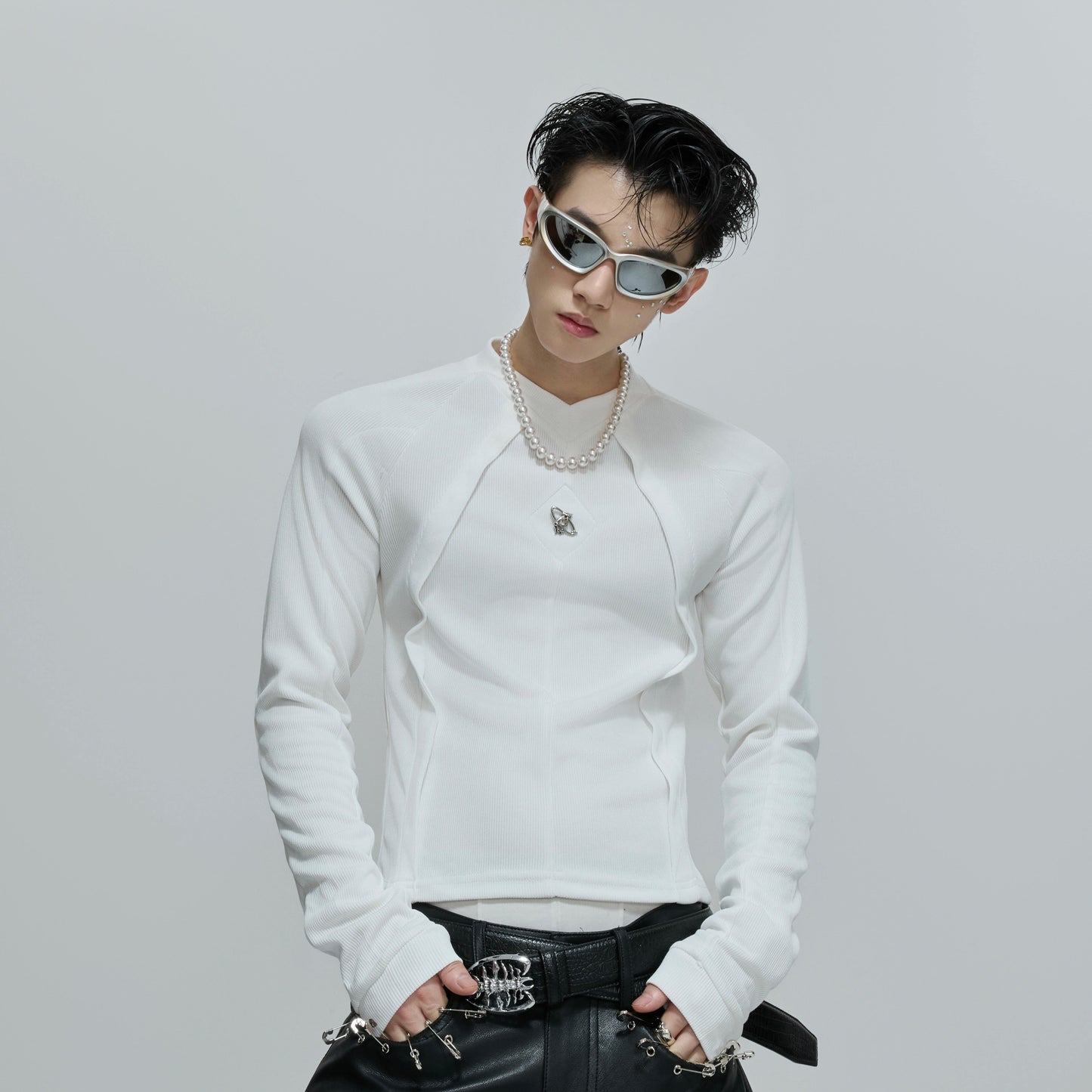 Deconstructed Slim Fit Metal Logo Long Sleeve T-Shirt WN21695