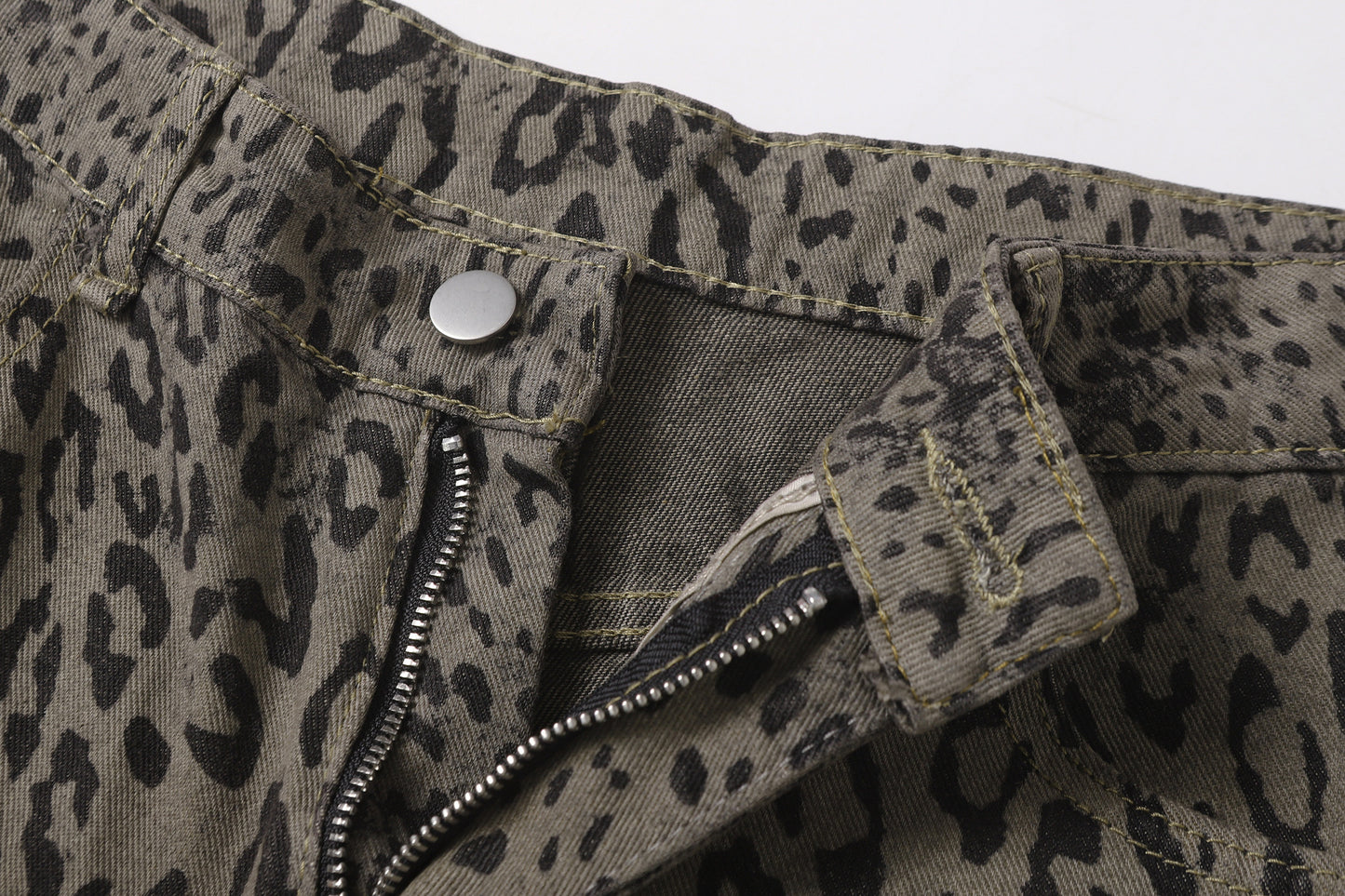 Leopard Print Curved Straight Wide Leg Denim Jeans WN25675