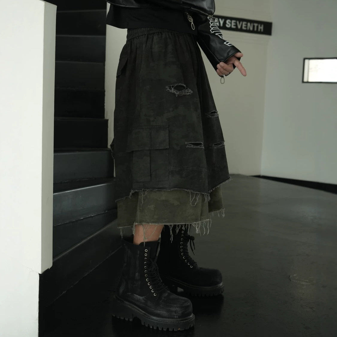 Camouflage Fake Layered Damage Frayed Wide Leg Cargo Half Pants WN28056