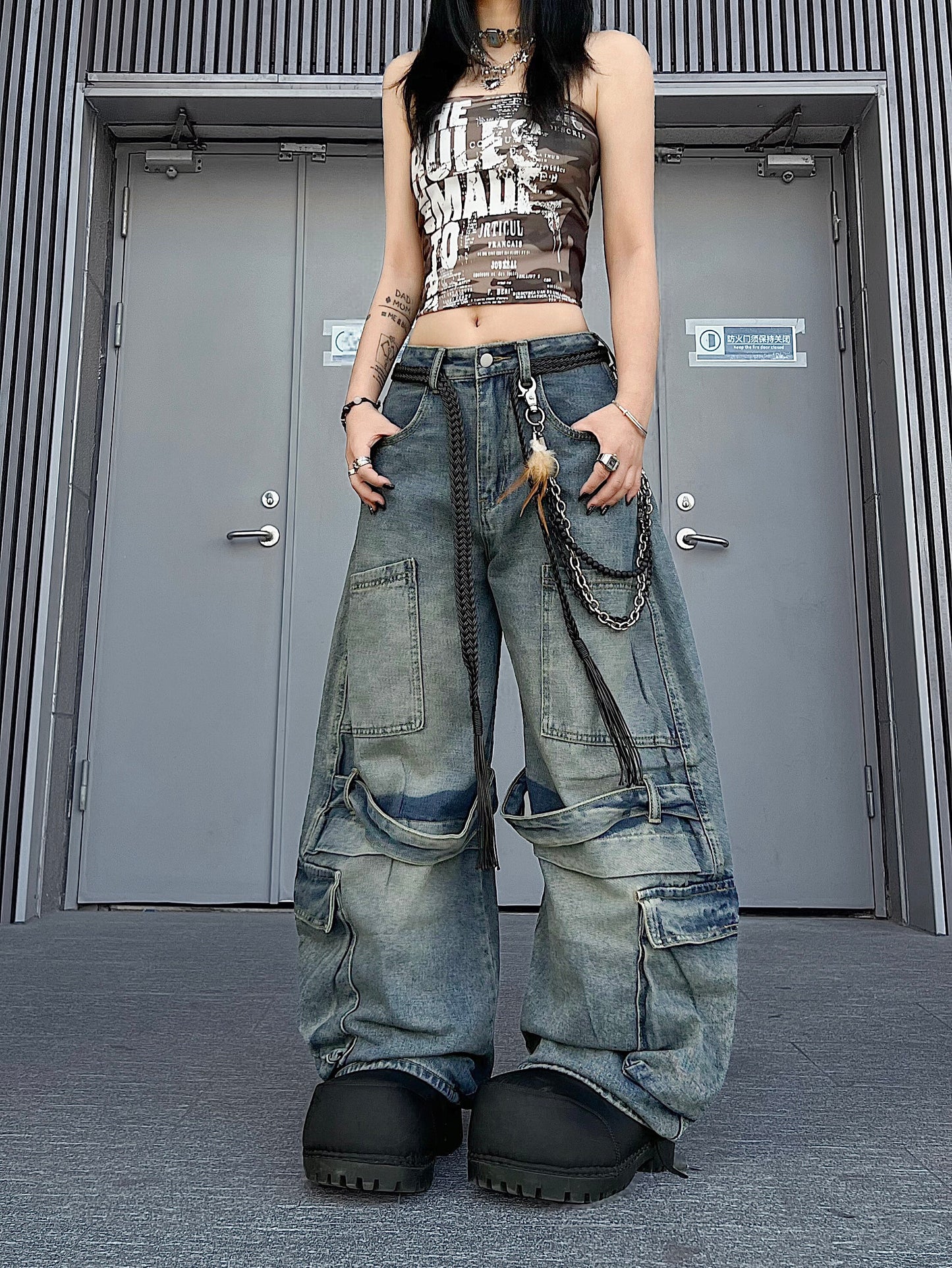 Multi-Pocket Washed Curved Wide Leg Cargo Denim Jeans WN24221