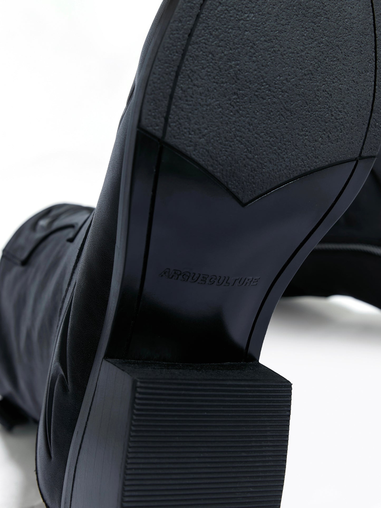 Embossed Spine First Layer Cowhide Chelsea Boots WN21709