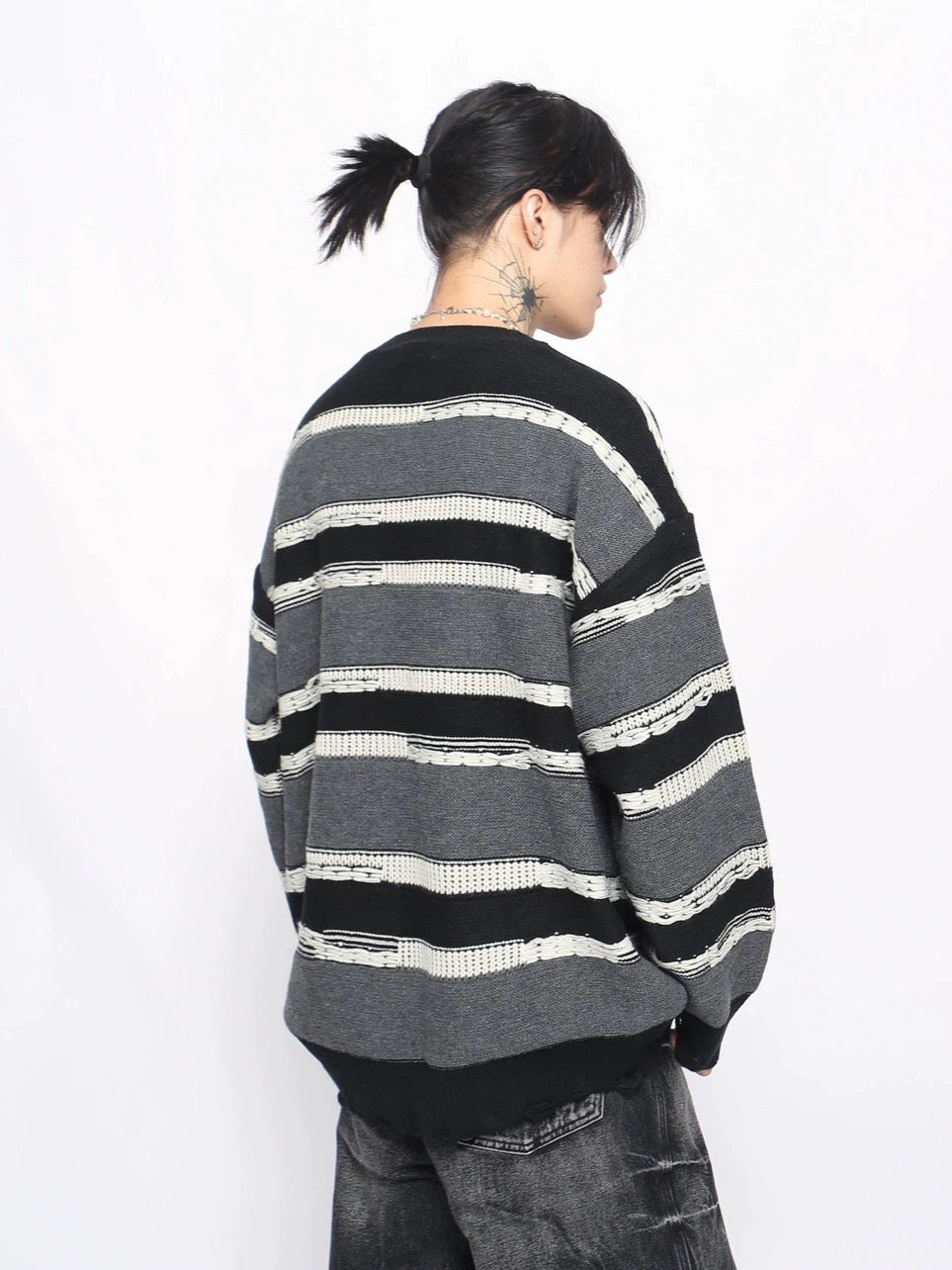 Stripe Damage Round Neck Oversize Knit Sweater WN10891