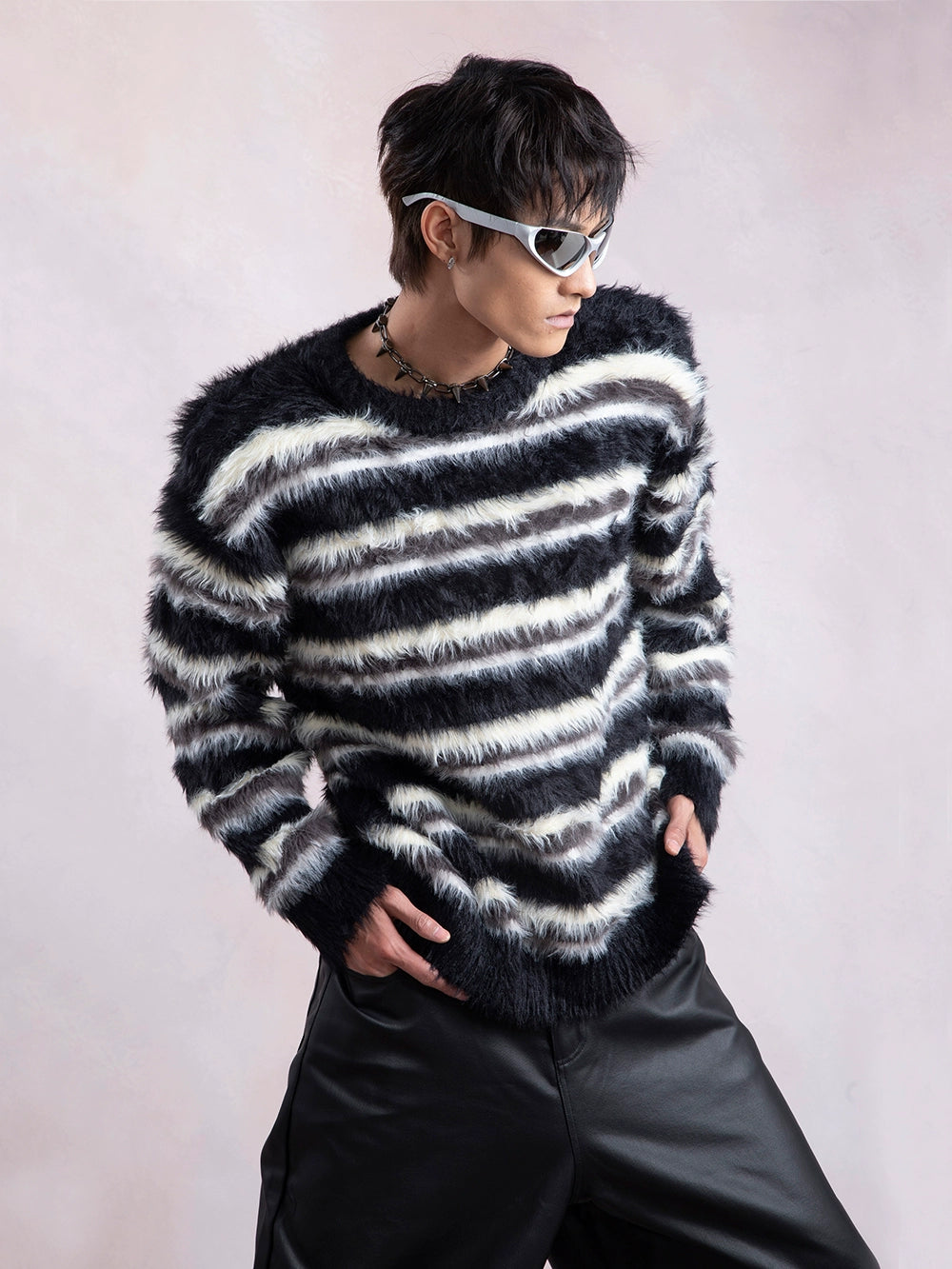 Contrasting Color Stripe Round Neck Knit Sweater WN9312