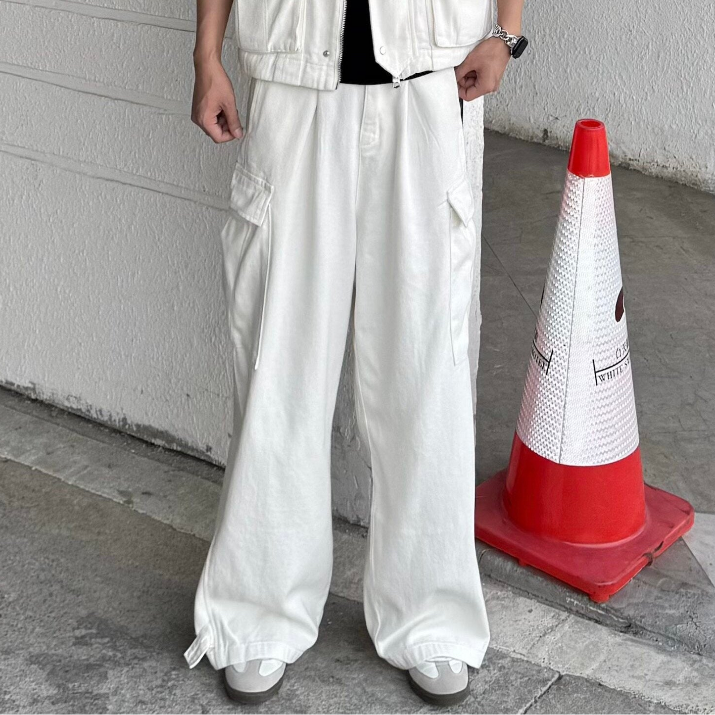 Sleeveless Denim Jacket & Wide Leg Cargo Denim Jeans Setup WN25330
