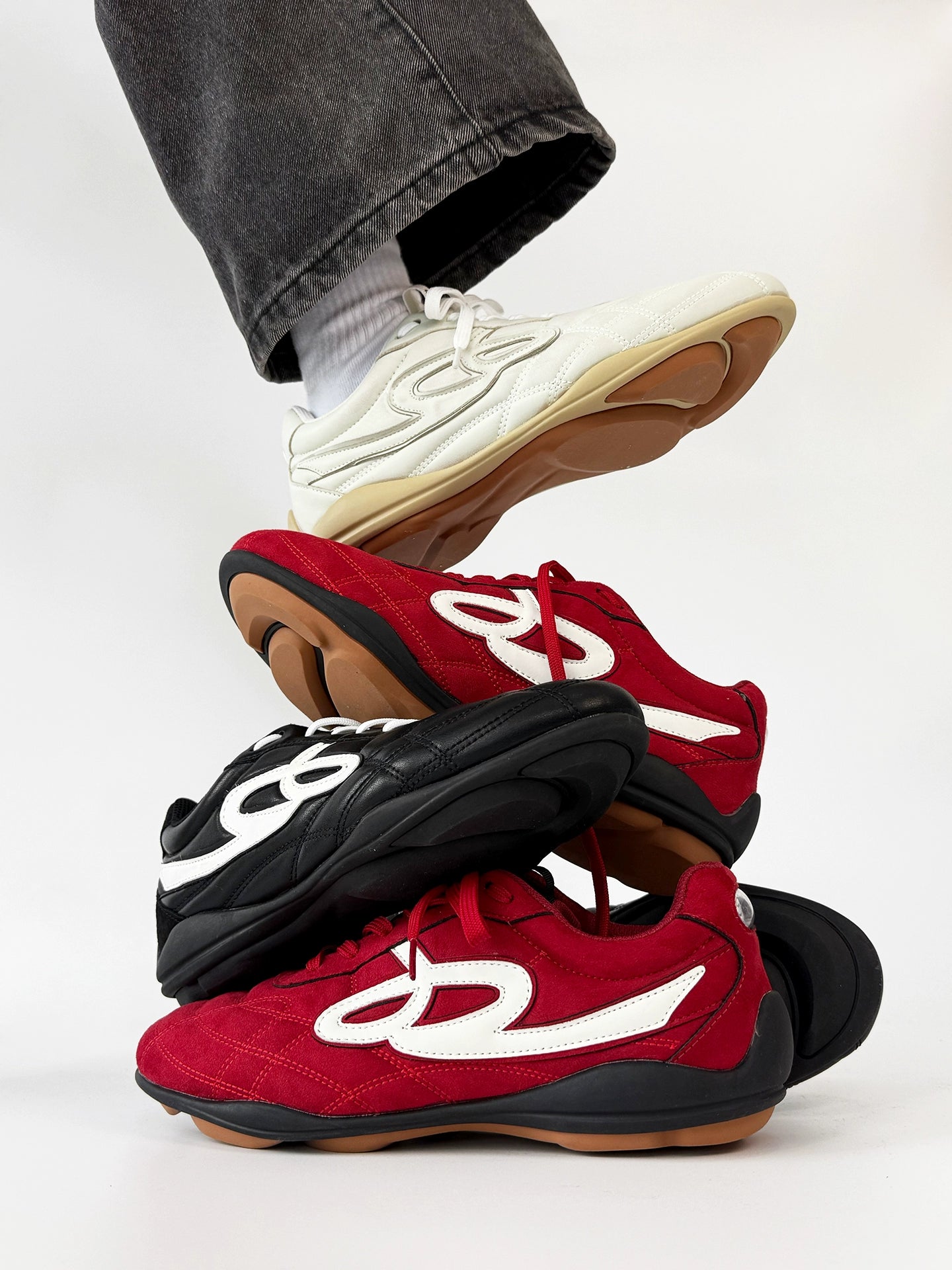 Thin Round-Toe Leather Sneakers WN19153