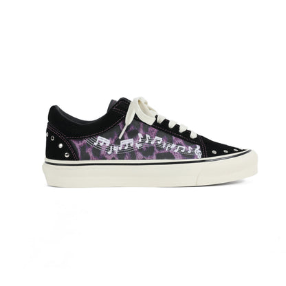 Low-Top Lace-Up Studs Detail Graphic Print Sneakers WN27214
