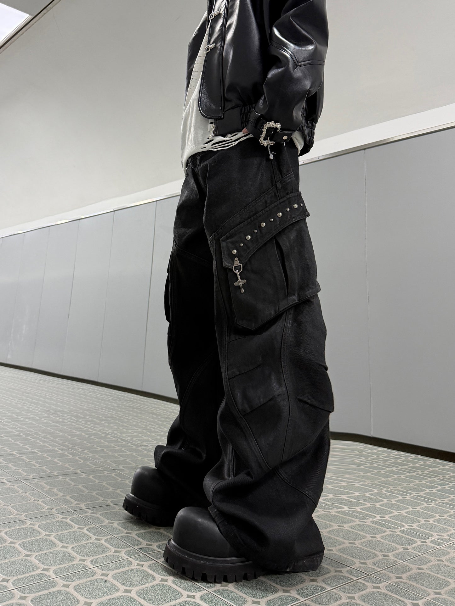 Wax Coating Multi-Pocket Heavyweight Denim Jeans WN23555