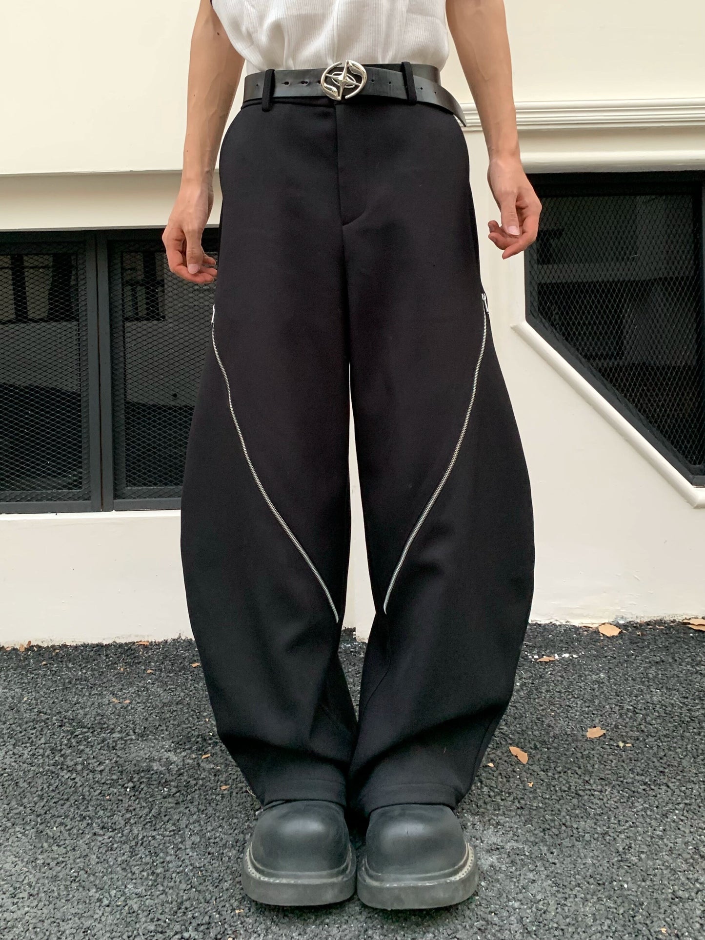 Scimitar Design Diagonal Zipper Wide Leg Trousers WN19771