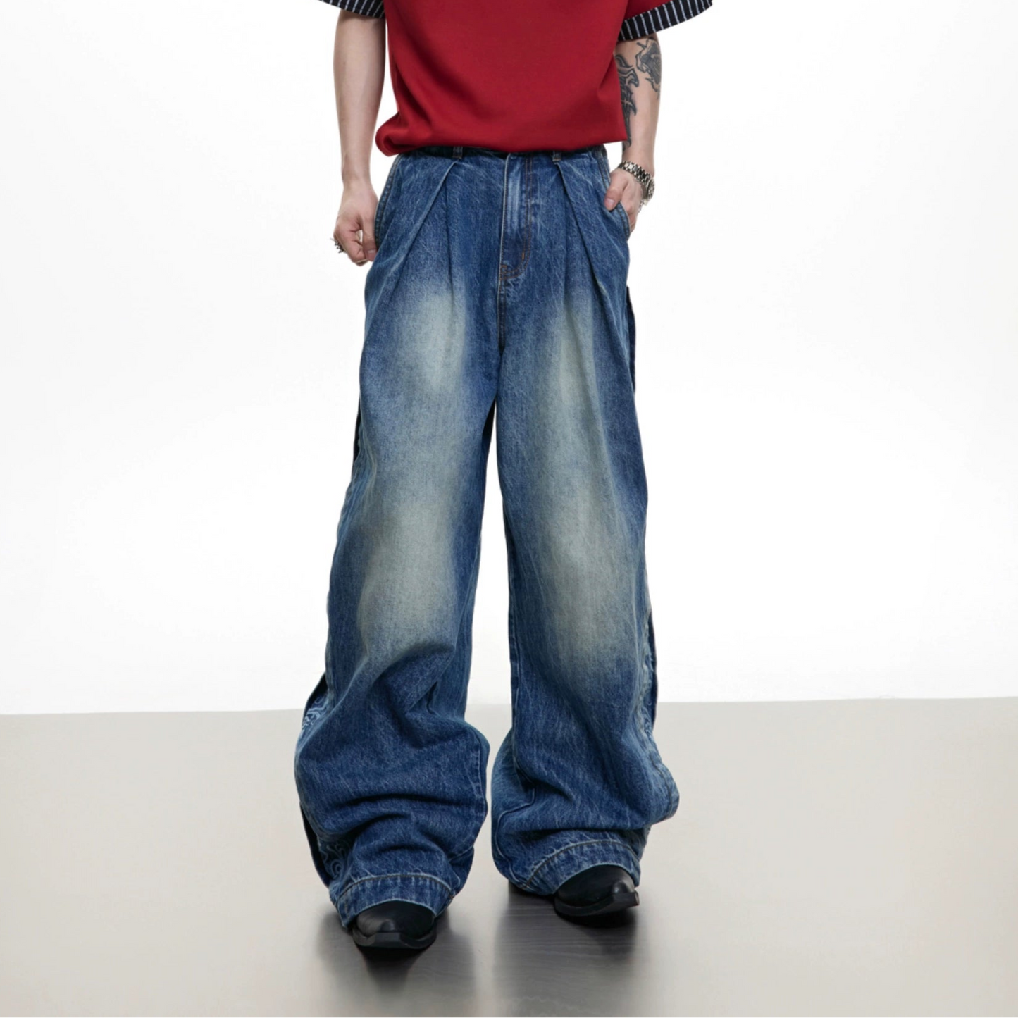 Washed Gradient Embroidery Pleats Straight Denim Jeans WN18363