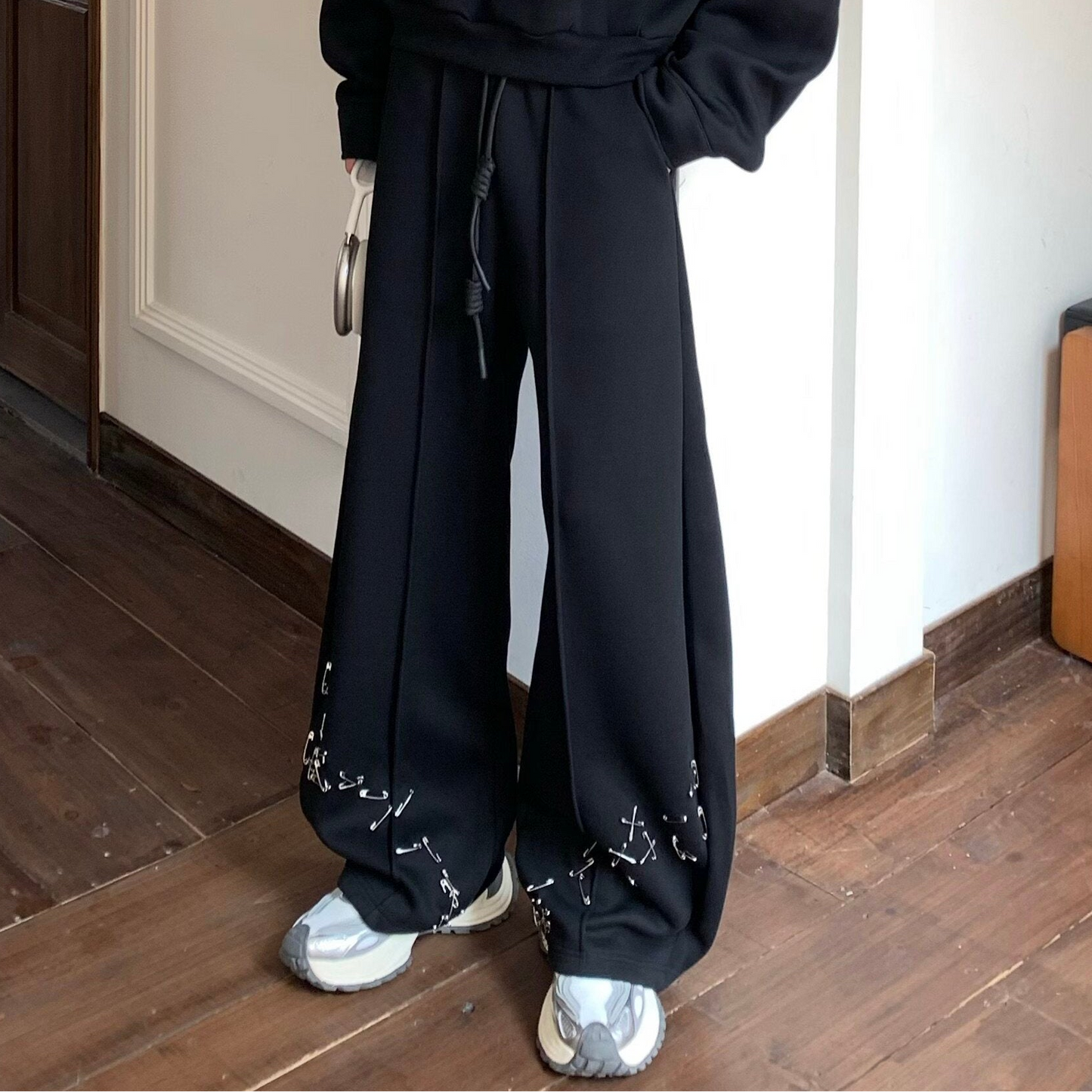 Embroidery Sweatshirt & Wide Leg Sweatpants Setup WN25283