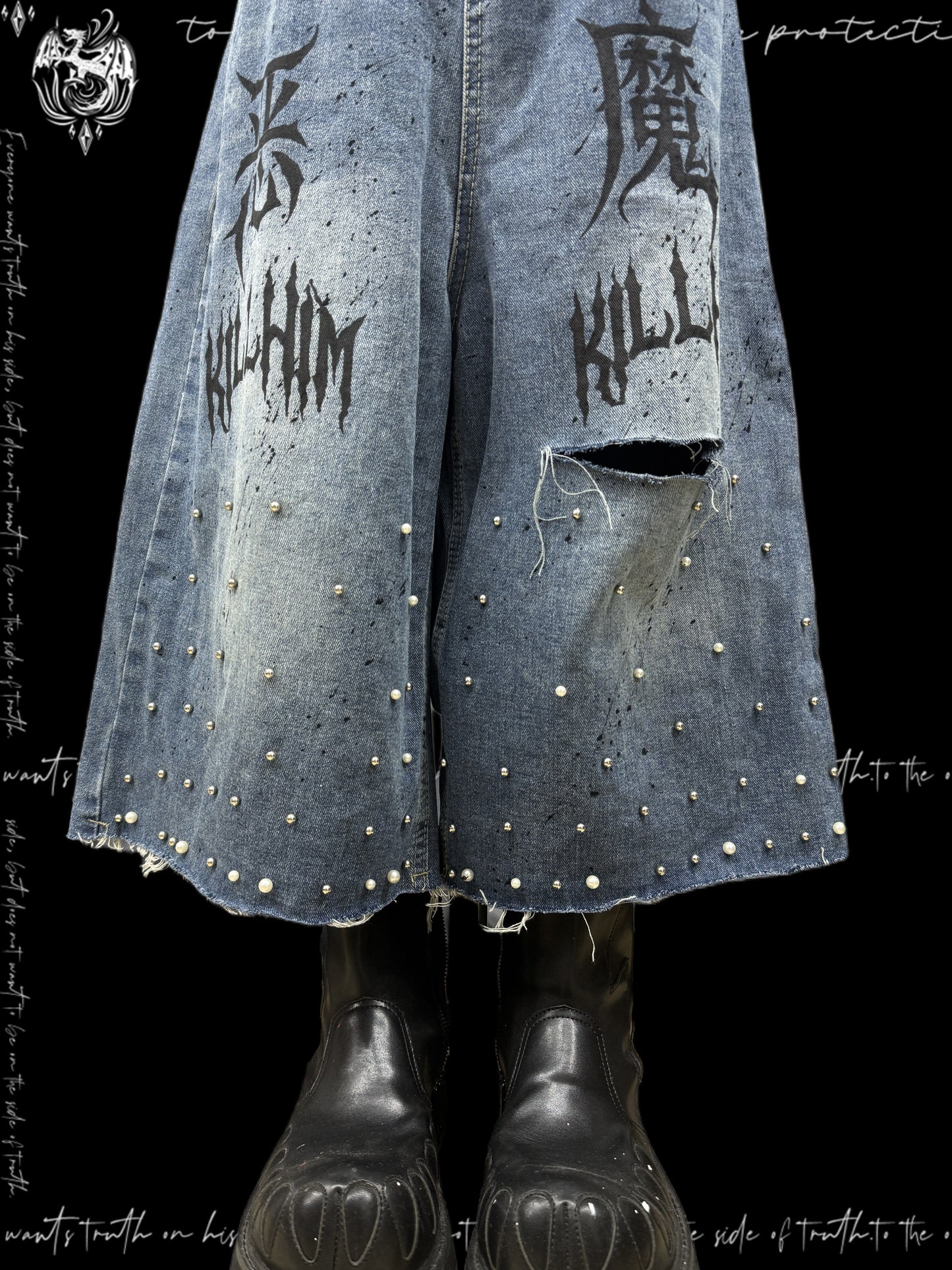 Cropped Graffiti Studs Wide Leg Denim Jeans & Skull Belt & Cross Belt & Belt Chain WN23825