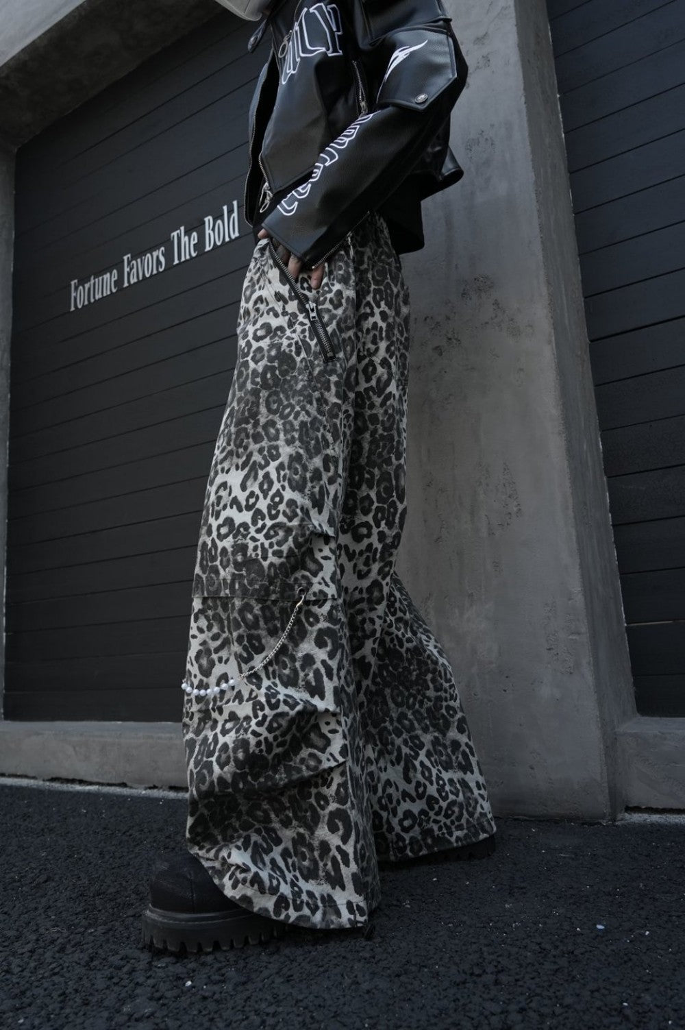 Leopard Studs Chain Detail Wide Leg Cargo Pants WN28012