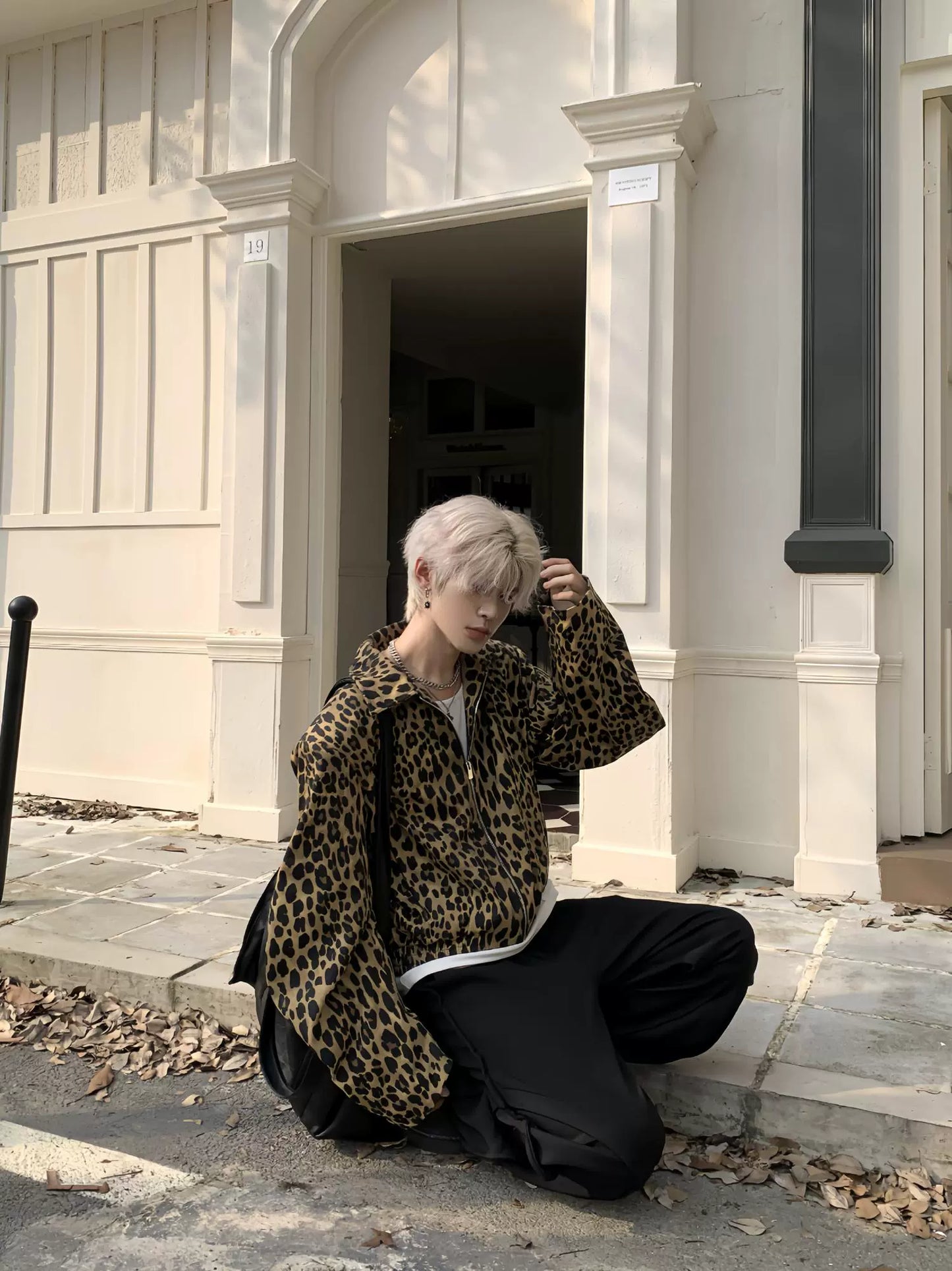 Leopard Print Curved Sleeve Short Zipper Jacket WN19916