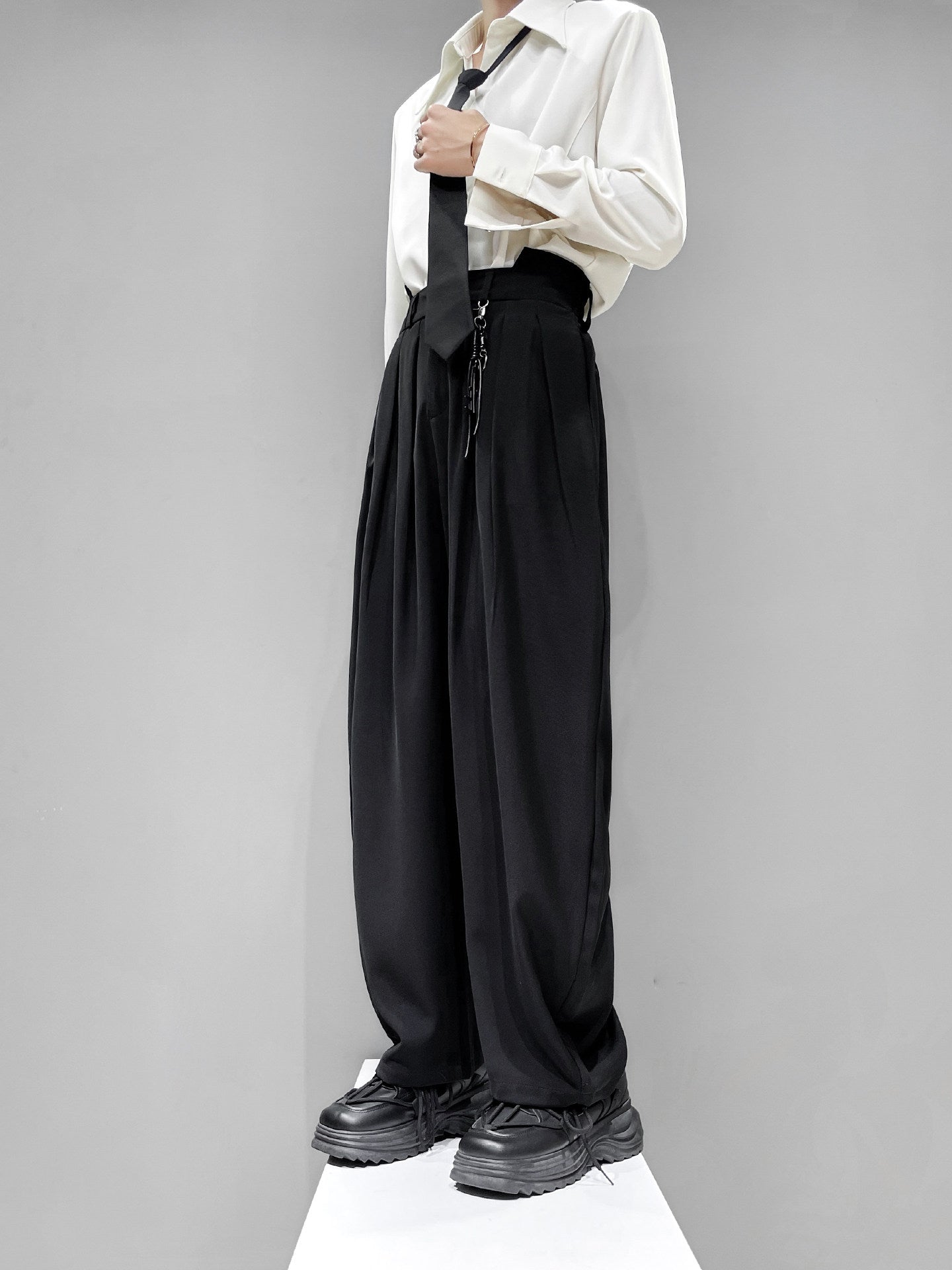 Curved Cut Wide Leg Trousers WN23953