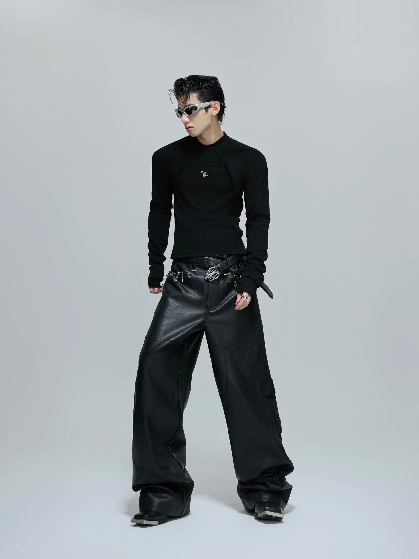 Deconstructed Slim Fit Metal Logo Long Sleeve T-Shirt WN21695