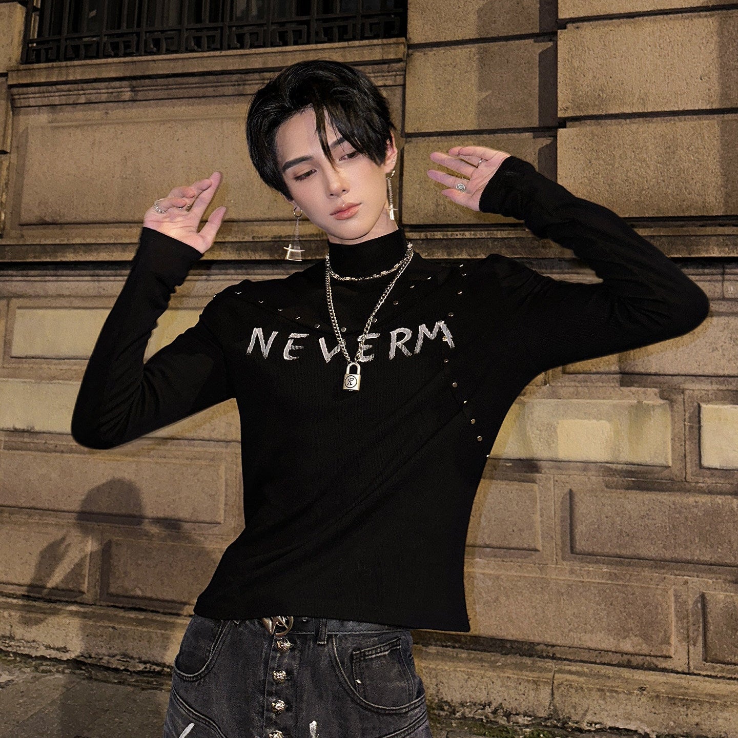 High-Neck Stud Letter Knit T-hsirt WN25145