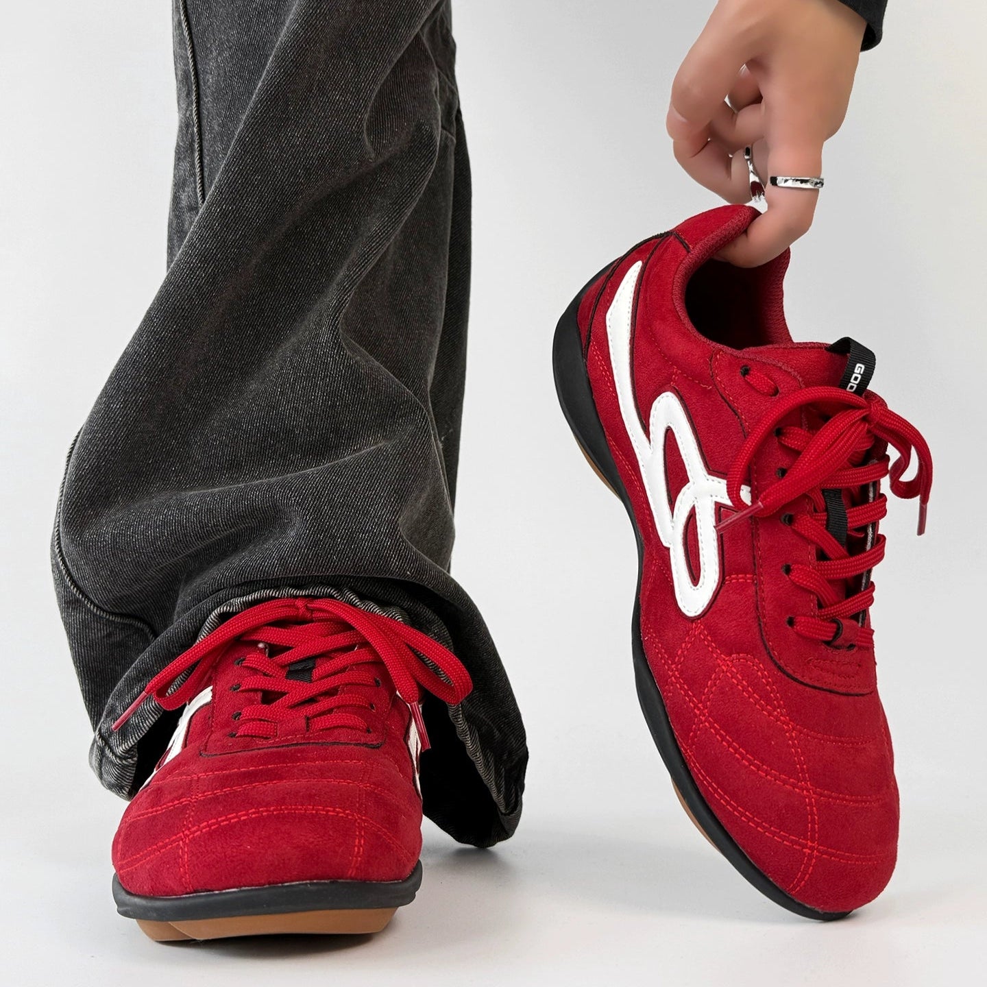 Thin Round-Toe Leather Sneakers WN19153