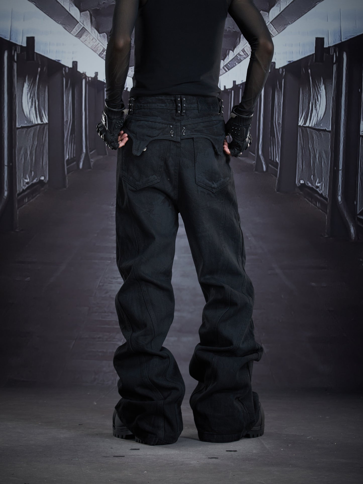 Coated Metal Stud Washed Damage Flare Denim Jeans WN22897