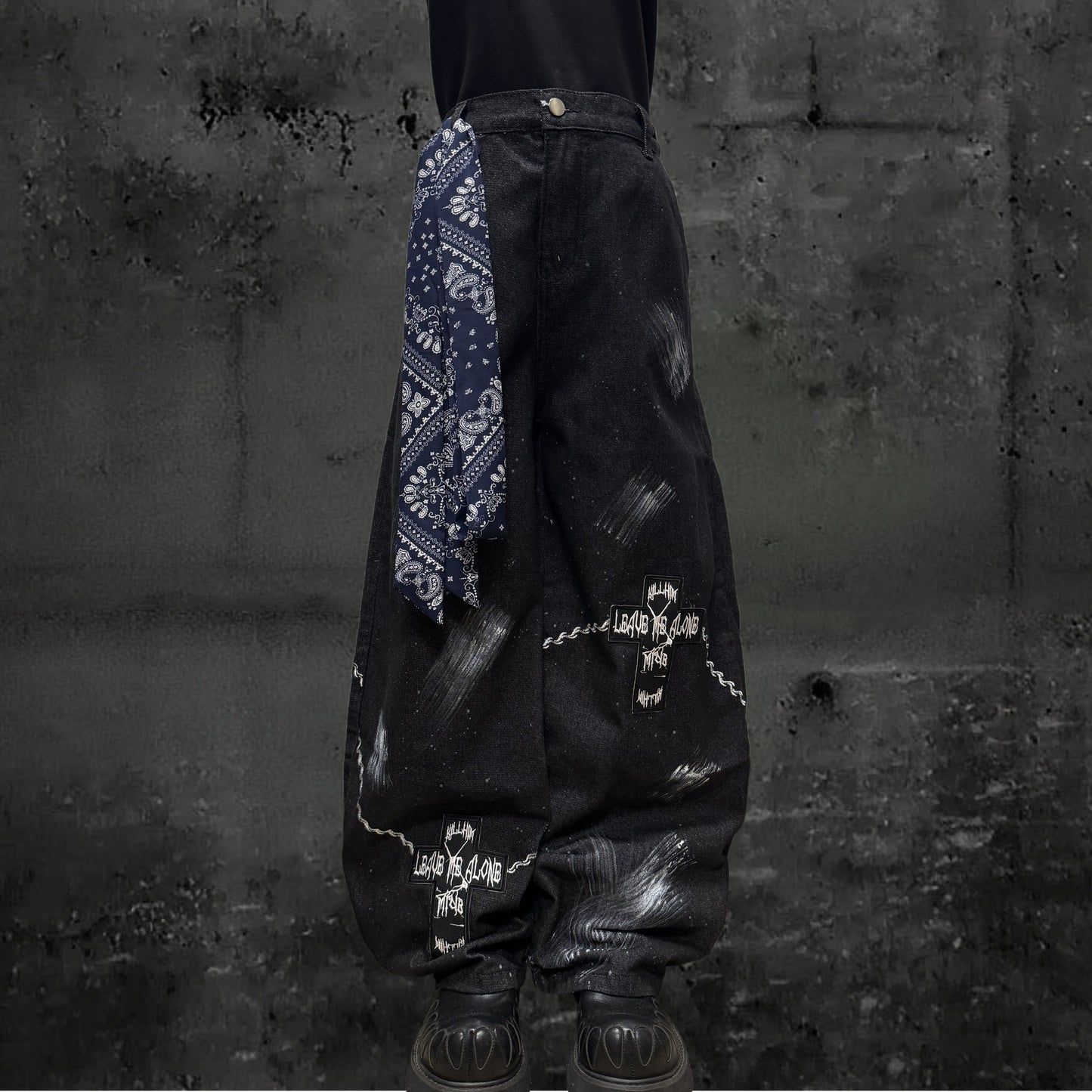 Paint Print Wide Leg Denim Jeans & Bandana Waist Panel & Skull Belt & Belt Chain WN23793