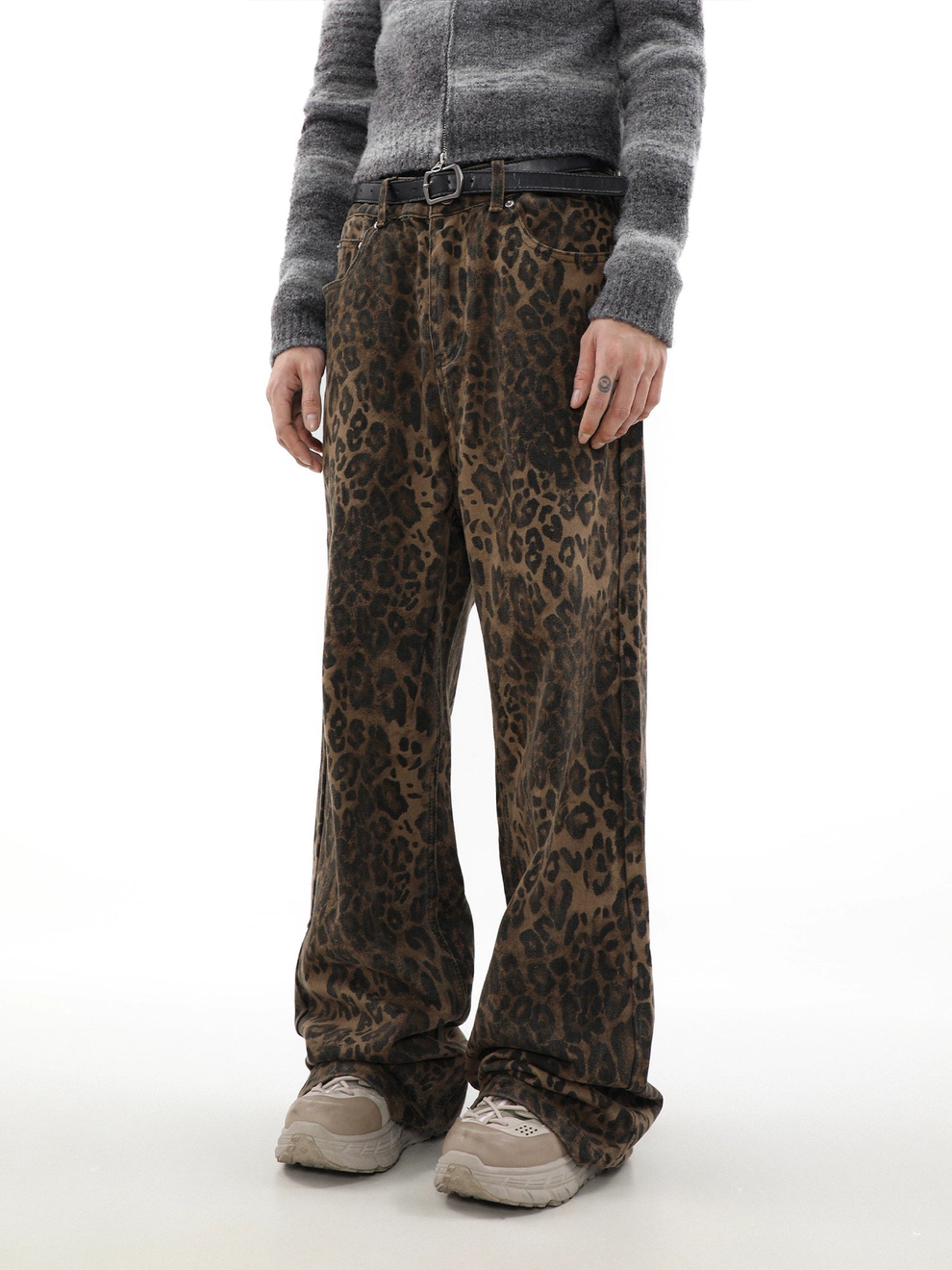 Wide-leg Leopard Print Denim Jeans WN3061  WONDER NOAH